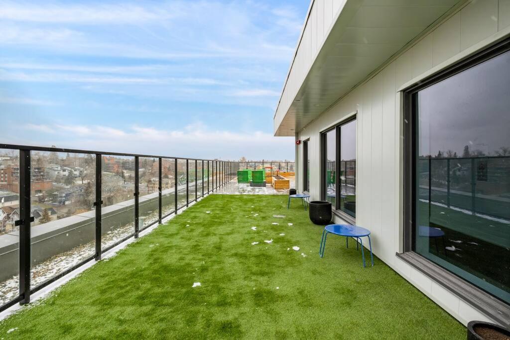 Chic 1Br Kensington Unit W/Parking Apartment YYC Exterior photo