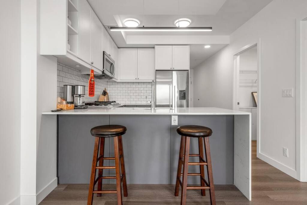 Chic 1Br Kensington Unit W/Parking Apartment YYC Exterior photo