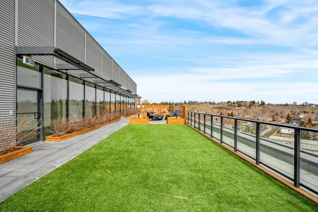 Chic 1Br Kensington Unit W/Parking Apartment YYC Exterior photo