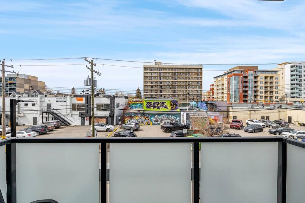 Chic 1Br Kensington Unit W/Parking Apartment YYC Exterior photo