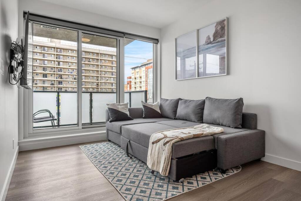 Chic 1Br Kensington Unit W/Parking Apartment YYC Exterior photo
